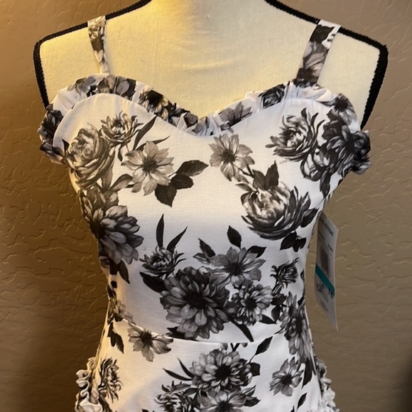 Size 16 dress black and white flower pattern😍 - Picture 2 of 6
